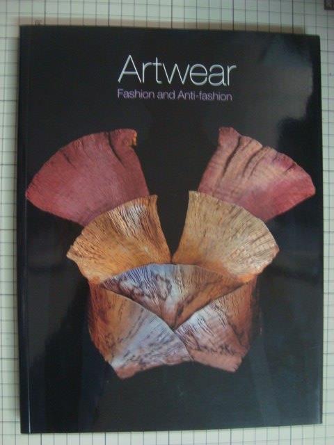 画像1: 洋書図録★Artwear: Fashion And Anti-fashion★Melissa Leventon★Fine Arts Museums of San Francisco